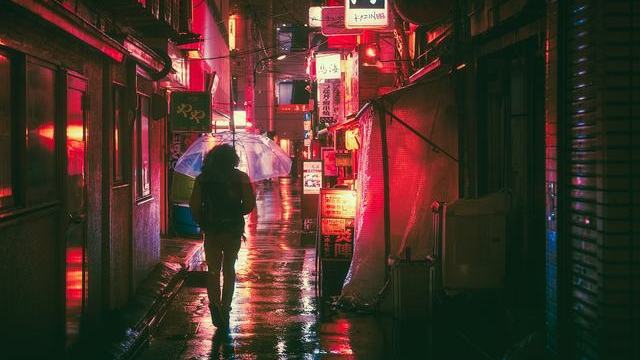 短剧平台给生成内容加了黄标，人工剧评论区反而更吵