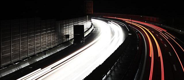 公开线索对照:顶流歌手巡演被现场工作人员指假唱,幕后耳返画面先于声明传出
